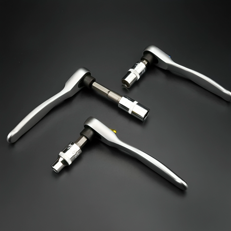 מיני מברג רב פונקציונלי – קומפקטי, מדויק ותמיד בהישג יד