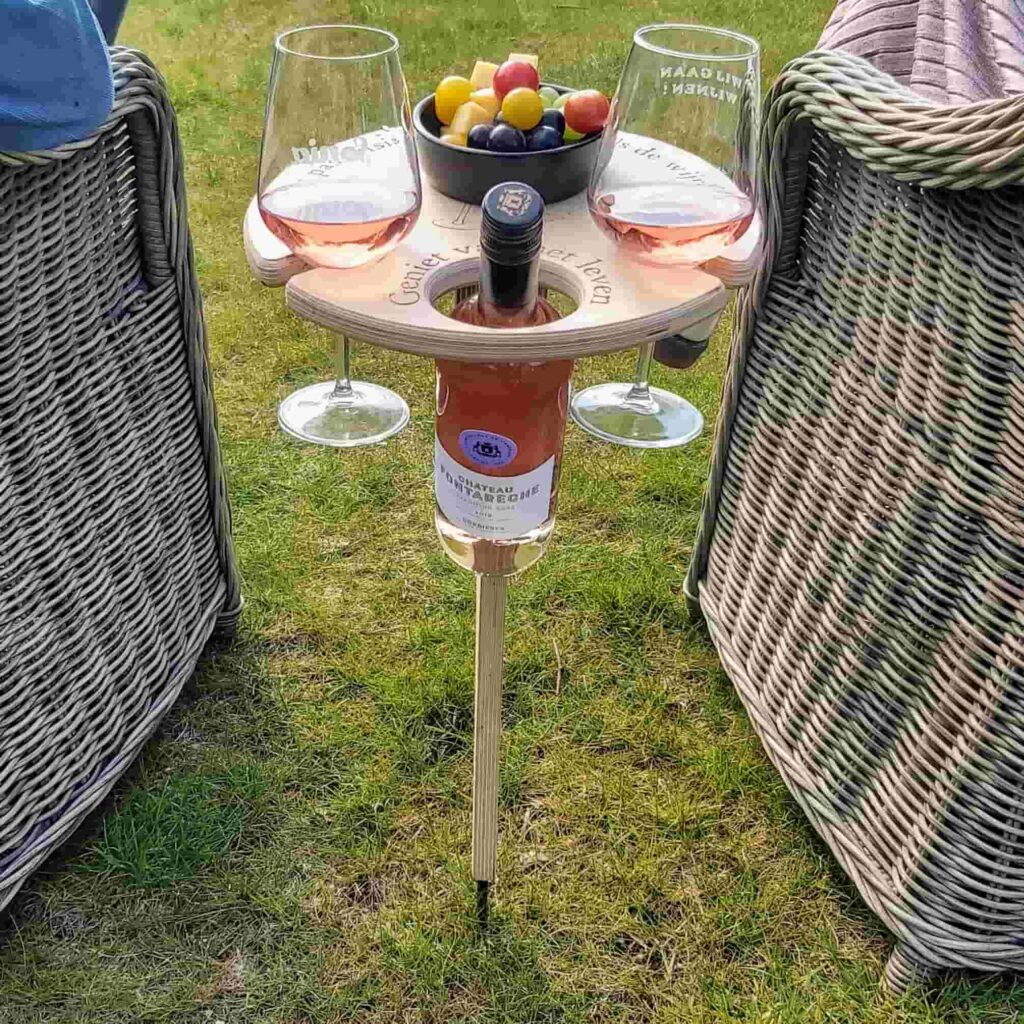 Masă portabilă pentru vin și aperitive perfecte