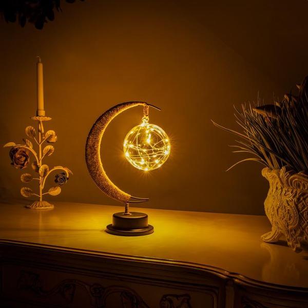 Lampada luna sospesa per un'atmosfera magica