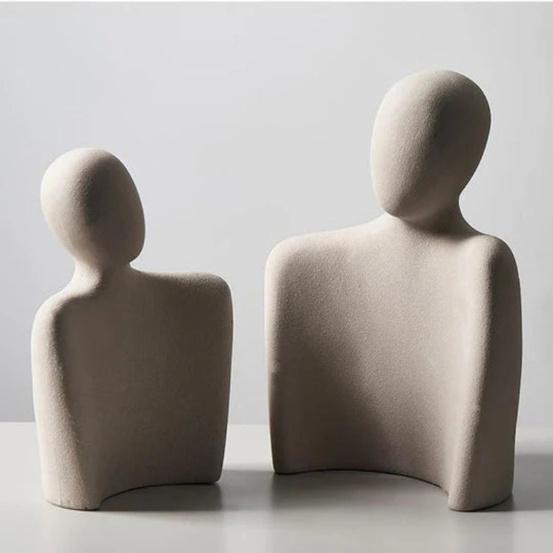 Moderne skulptur, der symboliserer bånd og ømhed