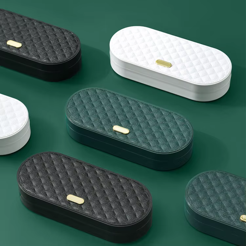 Kit de cusut compact cu accesorii gata de utilizare