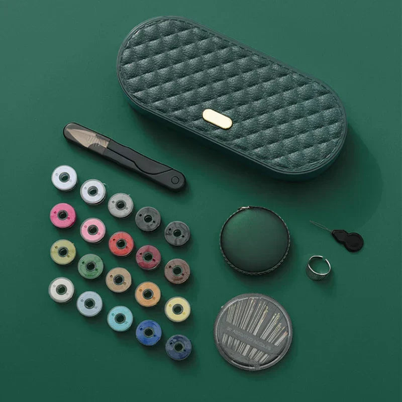 Kit de cusut compact cu accesorii gata de utilizare